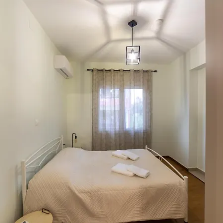 Kariatides Apartment Sparta